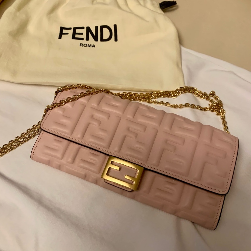Fendi women’s wallet on gold chain - elegant light pink / with dust bag and box